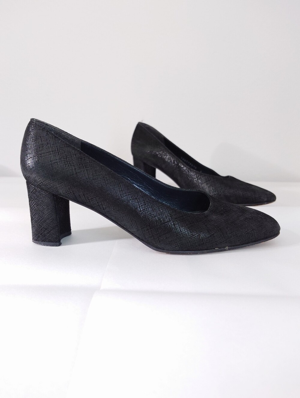 Stuart Weitzman Black Textured Leather Pumps Size 9B